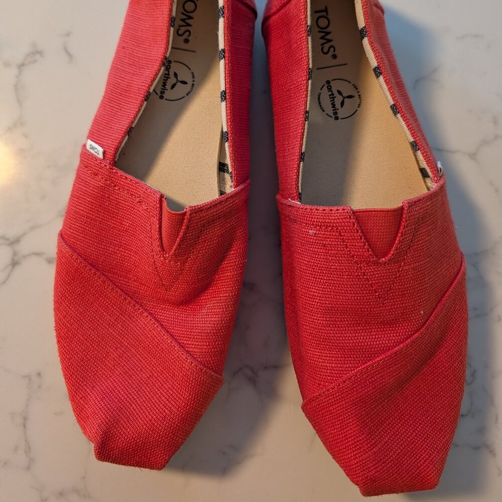 Like new size 9.5 red-orange Toms shoes